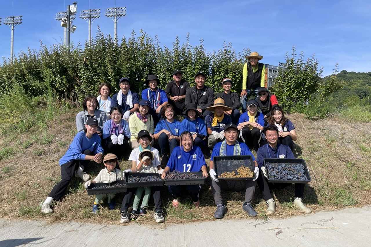 画像2: J2今治、“里山スタジアム産ワイン”『Bari Blue』がついに完成！発案は岡田武史会長…1本は「J1優勝祝勝会」のために保管へ