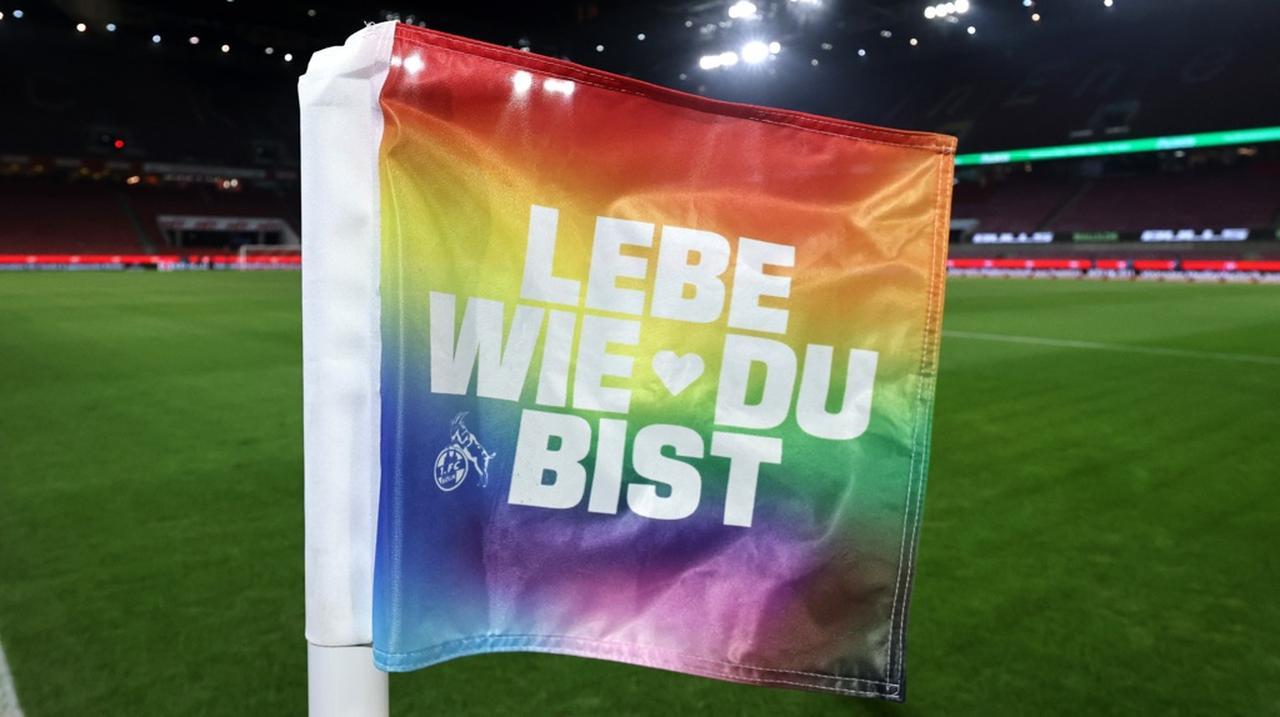 画像: 5万人の前で同性パートナーにプロポーズしたドイツ人審判が自宅で襲われる…元雇用主から横領で告発され、住所流出 - Qoly-Sports＆the Style