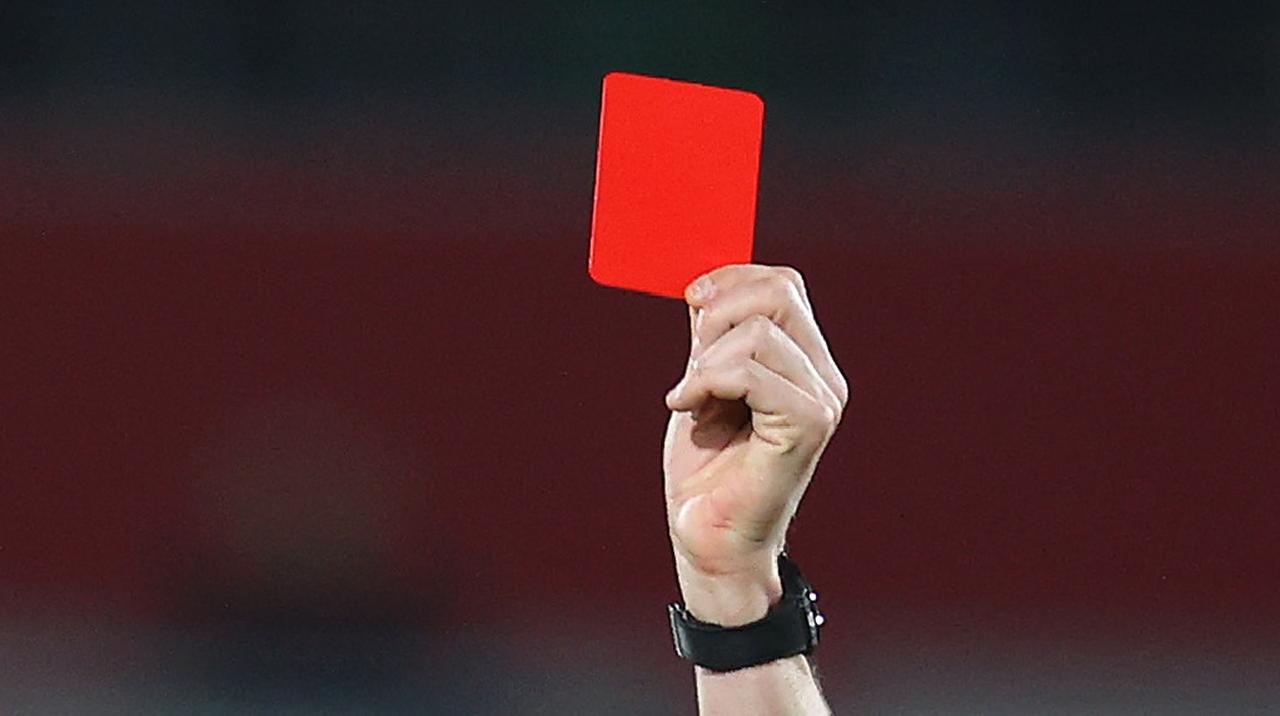 画像: ありえない！世にも奇妙な退場になった珍事件ワースト7 - Qoly-Sports＆the Style