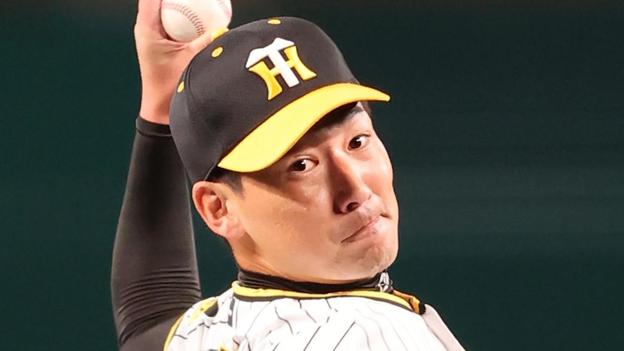 画像: 阪神・岩崎優投手、清水エスパルス最終戦で退団する乾貴士に激励の花束贈呈！「応援できていることが幸せです！」 - Qoly-Sports＆the Style