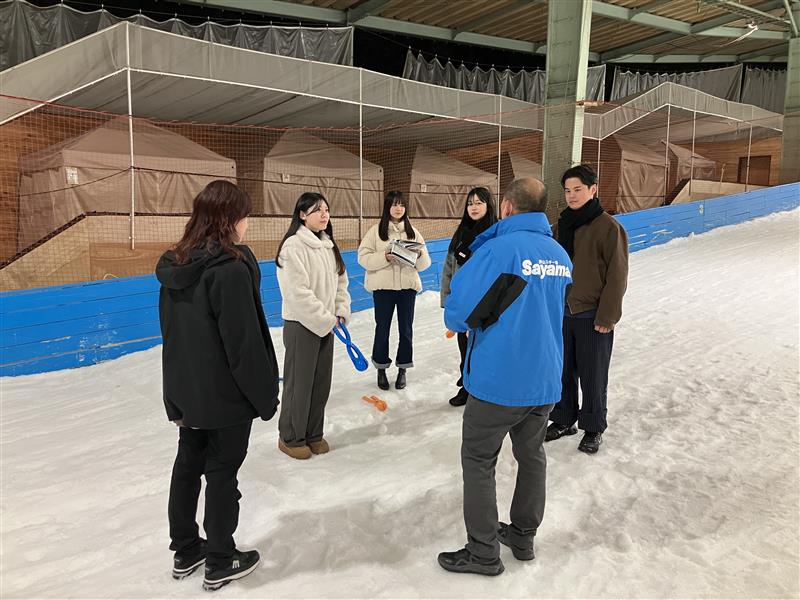 画像: ロケハンに訪れる酒井ゼミの皆さん。主催者提供