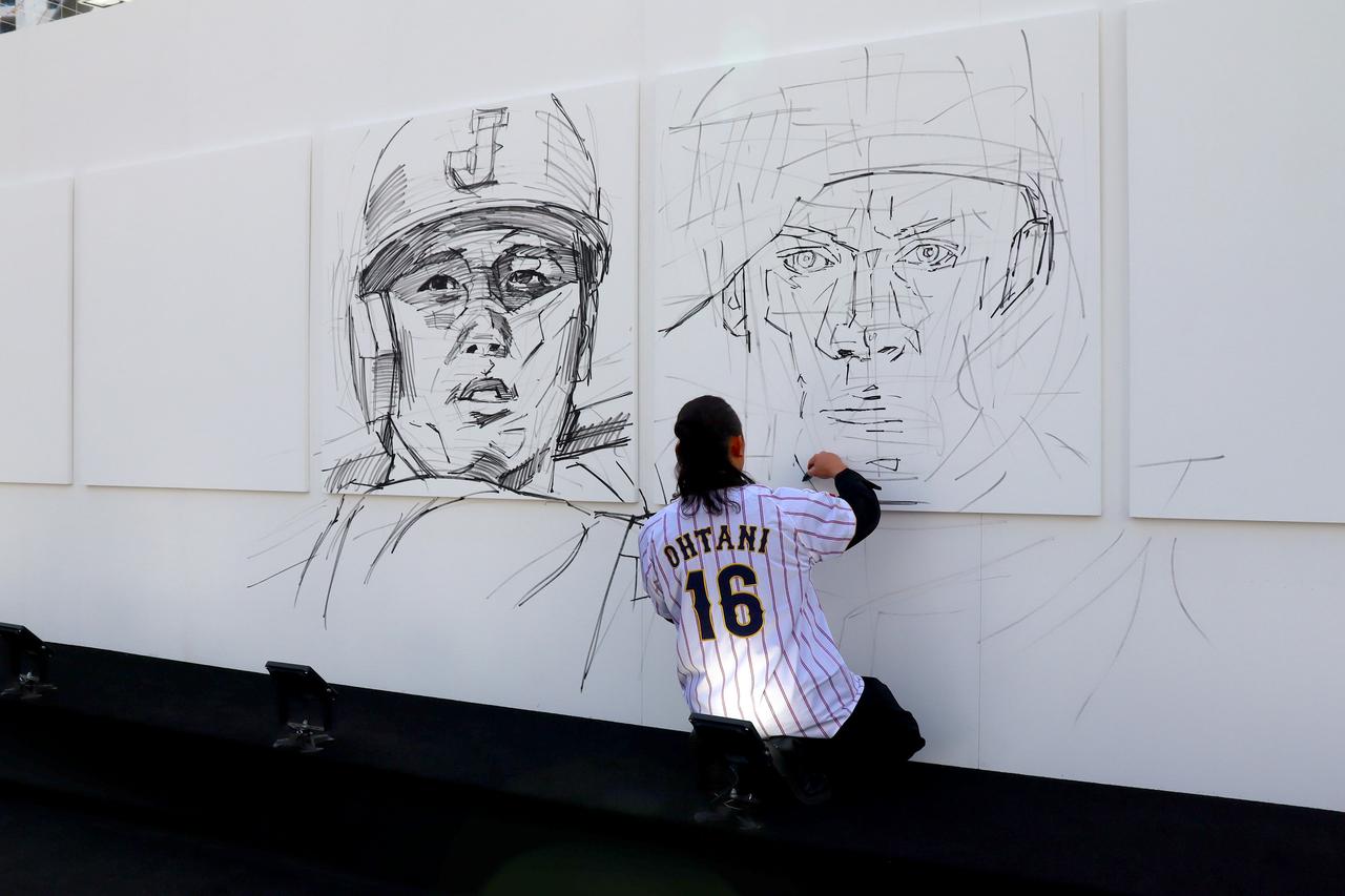 画像: 大谷翔平選手ら各国のスター選手を描く「OVER ALLs」の山本勇気氏