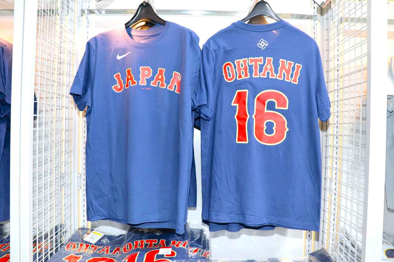 画像: WBC&NIKEのロゴが入った「#16 大谷翔平 日本代表 NIKE World Baseball Classic 2026 ネームアンドナンバー 背番号Tシャツ」6000円(税込)