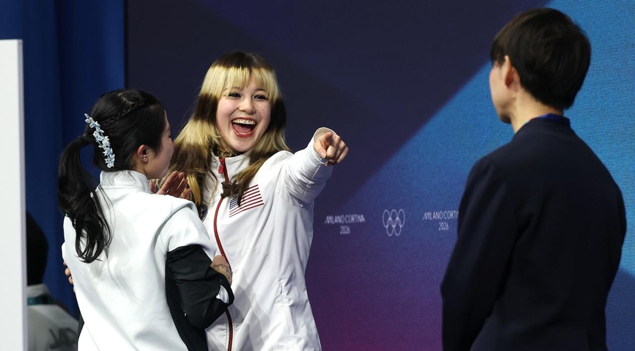 画像: 17歳中井亜美をハグした金メダルのアリサ・リウ、涙する中庭コーチのことも抱きしめていた！「素敵」と海外でも話題 - Qoly-Sports＆the Style