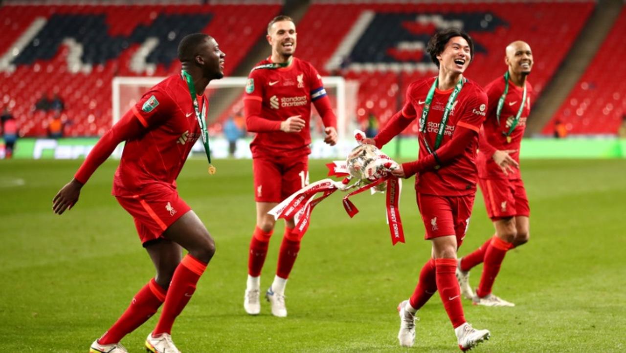 画像: 南野拓実にマネがお願い!リヴァプール優勝時の「シャンパン拒否シーン」が話題 - Qoly-Sports&the Style