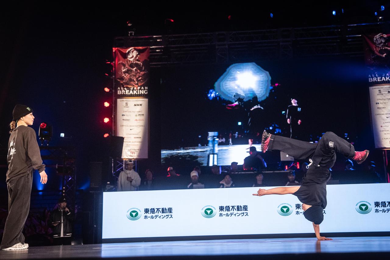 画像: パリ五輪代表のAyumi（左）と対戦し、Ayaneは優勝を手にした。写真：JDSF