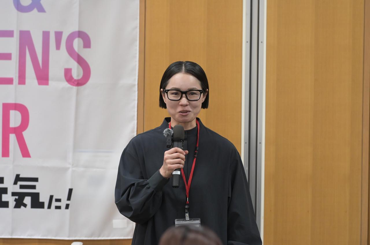 画像: FIBA公認国際審判員。BリーグやWリーグで活動。普段は小学校の教員の熊谷さん　©日本バスケットボール協会