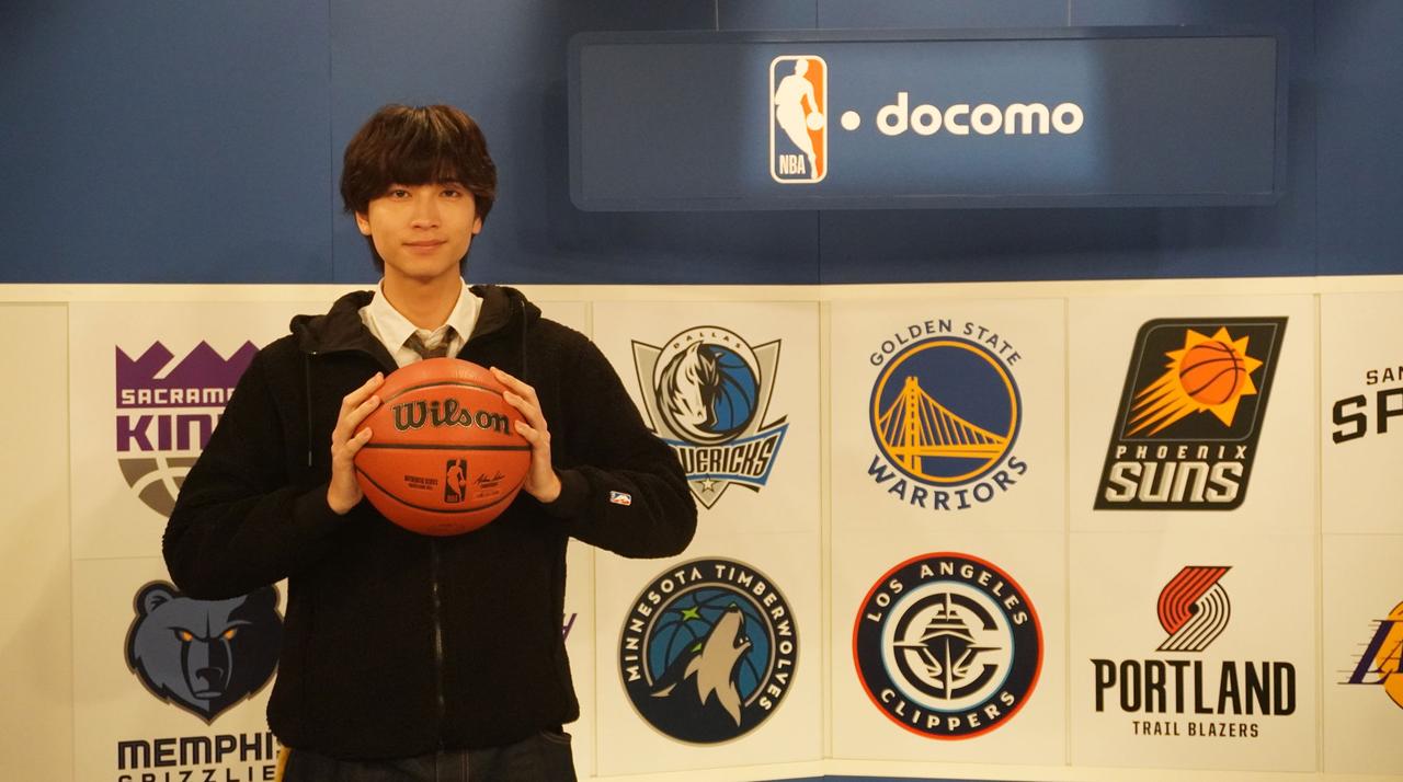 画像: “ガチNBAファン”の俳優・庄司浩平　NBAクリスマスゲーム中継で語る、あふれるバスケ愛 - Qoly-Sports＆the Style