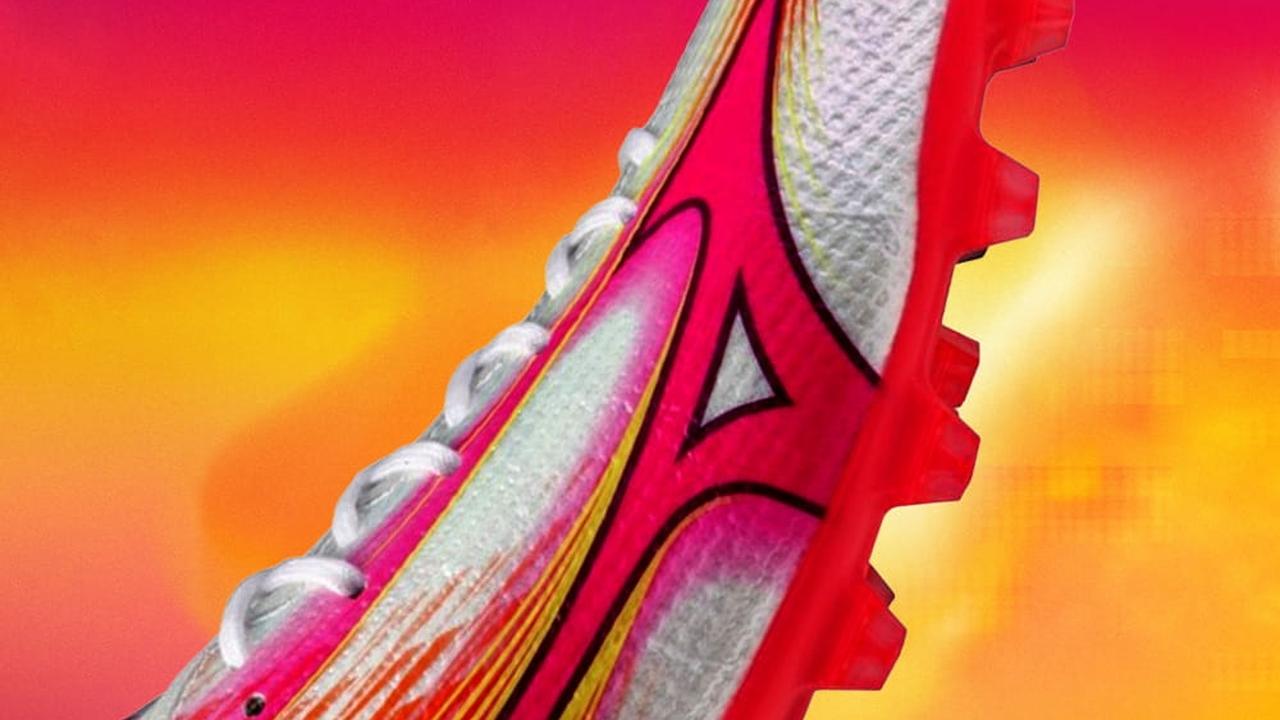 画像: ミズノ、新作スパイク「ブレイジングフレアパック」を発表！“ホワイト×ピンク”のインパクト抜群NEWカラー…3月6日発売 - Qoly-Sports＆the Style