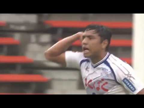 画像: カウンターからゴール前でフリーになったダヴィ（甲府）が冷静に流し込み、同点に追いつく！ 【ゴール：明治安田Ｊ１ 2nd 第15節 福岡vs甲府】 www.youtube.com