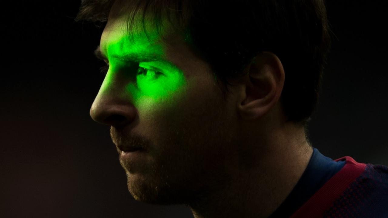 画像: 上田綺世だけじゃない!レーザーポインターを照射された世界のスターと色の危険性 - Qoly-Sports&the Style