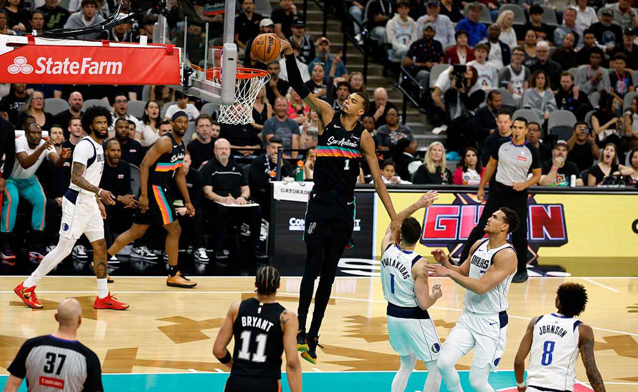 画像: ビクター・ウェンバンヤマ #1（サンアントニオ・スパーズ）©2026 Getty Images　撮影：Ronald Cortes/Getty Images