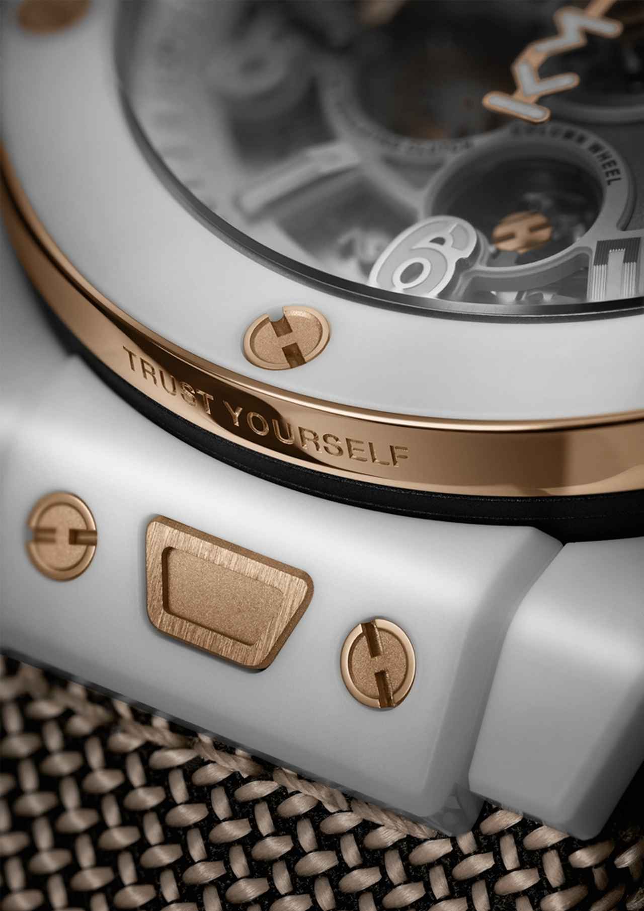 画像3: ウブロ、サッカー界のスーパースターエムバペの初限定モデルを発表！世界限定200本…キングゴールドに「Trust Yourself」の刻印