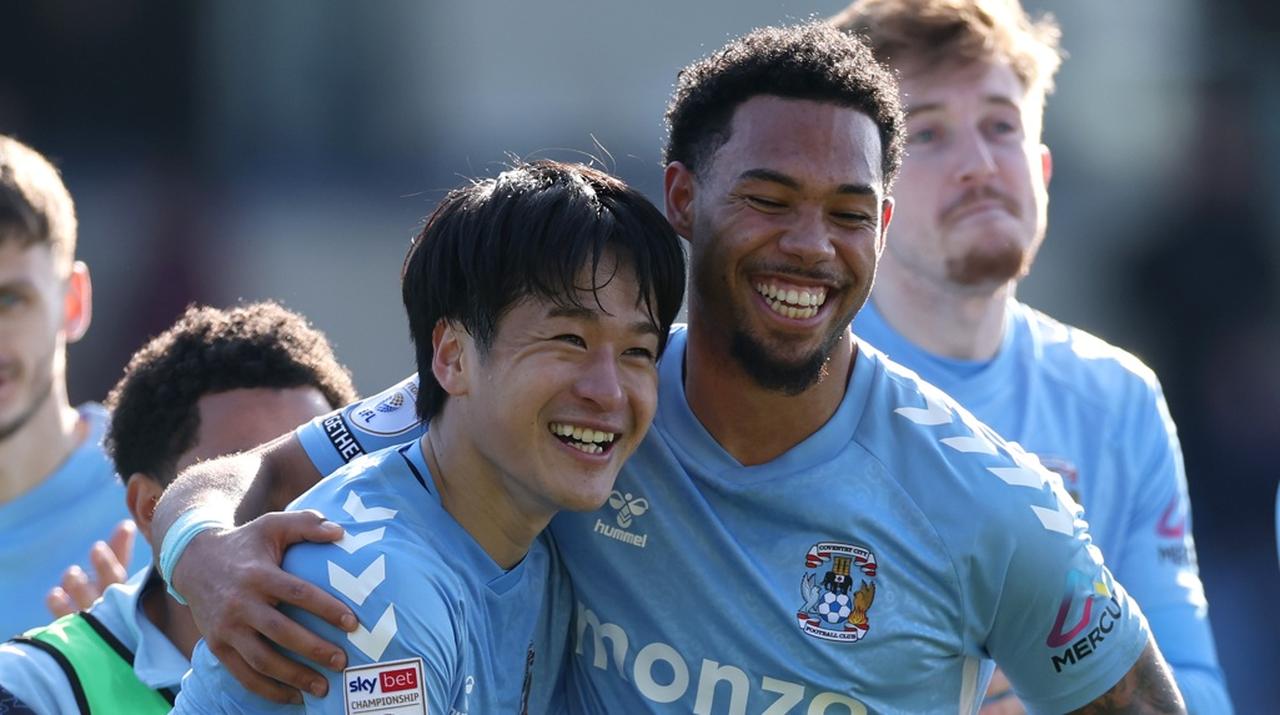 画像: 世界に通じる日本アニメのおかげ！コヴェントリー坂元達裕、アニメ好き選手と相棒になる 「彼は日本語を流暢に話す」 - Qoly-Sports＆the Style