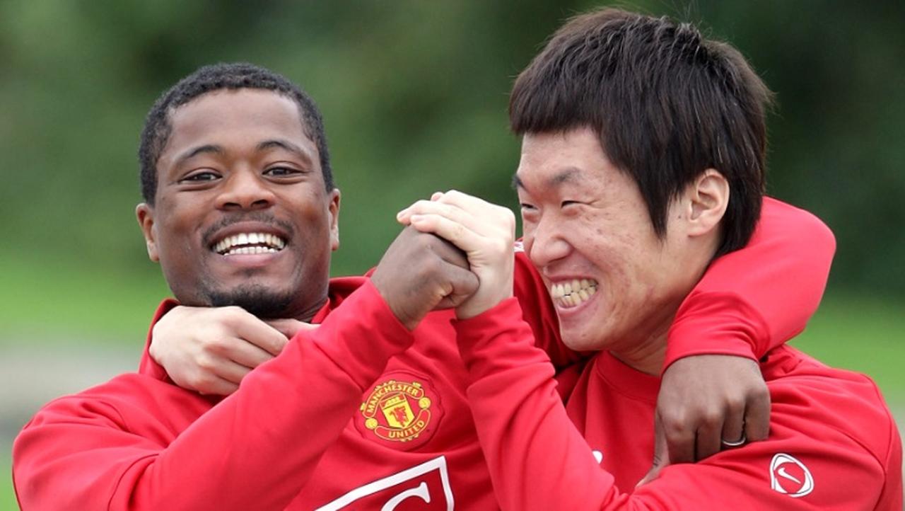 画像: パク・チソンとエヴラ、親友になったのは「ウイイレ」のおかげ？ - Qoly-Sports＆the Style