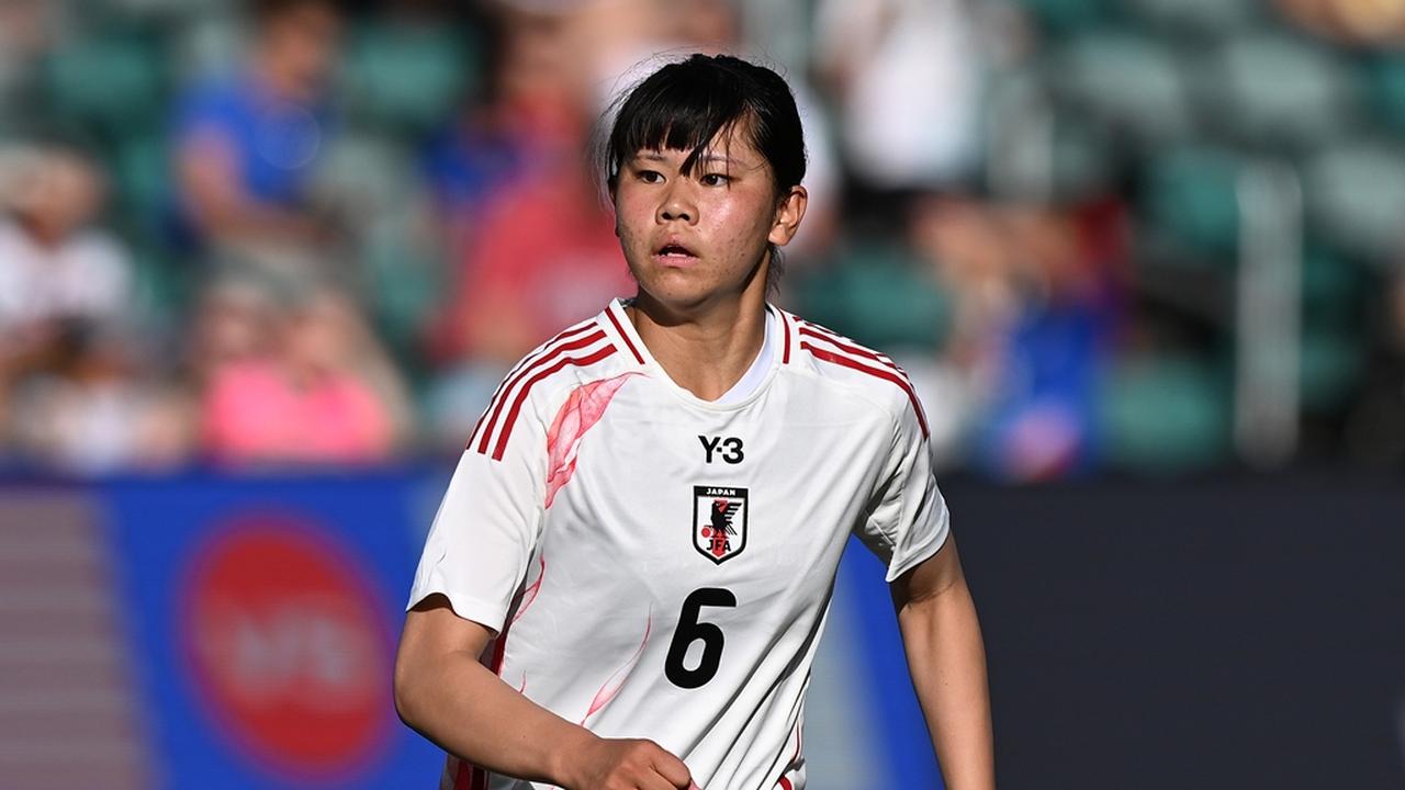 画像: “男子サッカー部育ち”の超異色DF小泉恵奈、強豪・浦和レッズレディース加入が内定！身長172cmのU-17日本女子代表レフティ - Qoly-Sports＆the Style