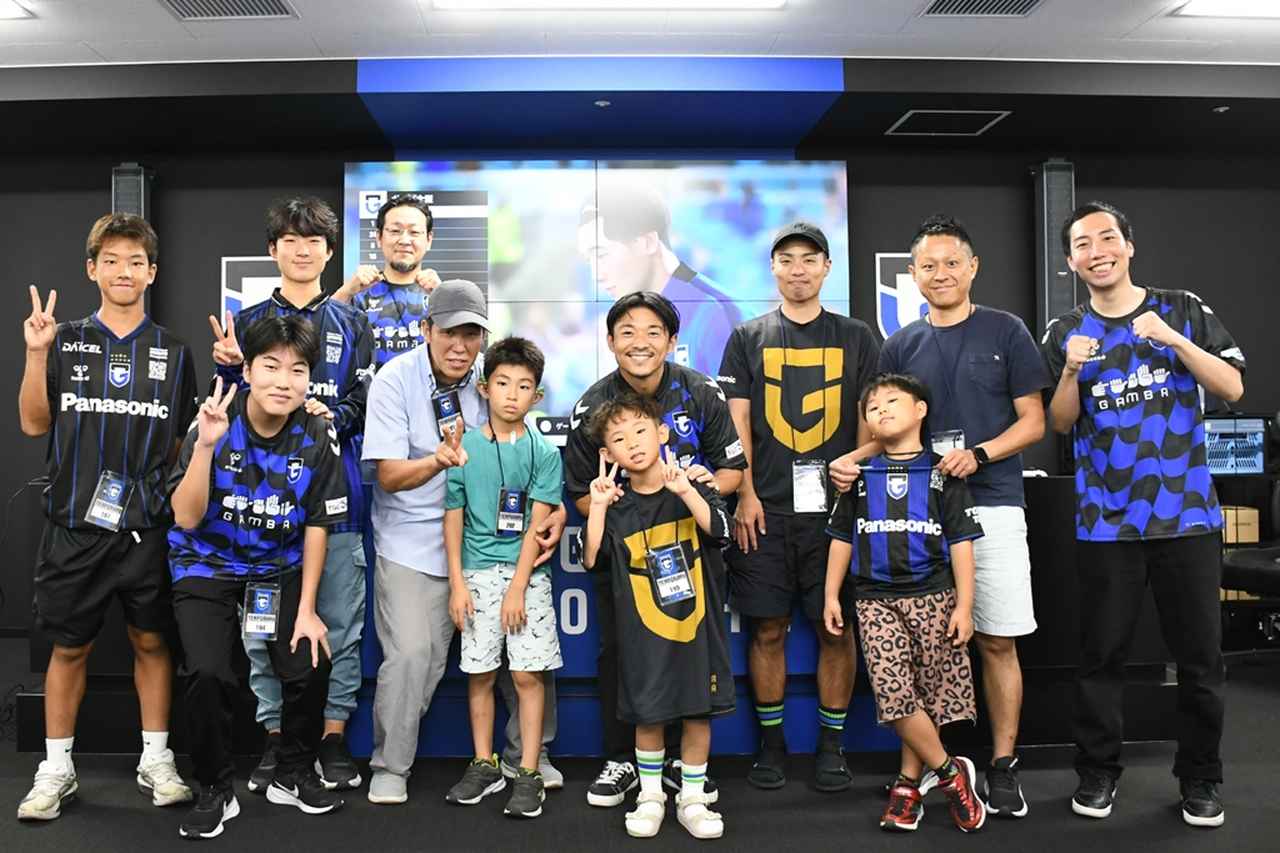 画像4: 『子どもたちの笑顔に』 hummel、ガンバ大阪とともに「手話シャツ」寄付で聴覚障がい者支援！