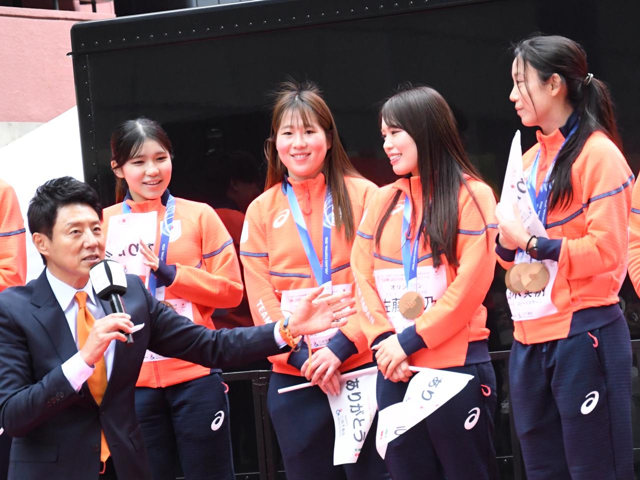 画像1: 「私のことも少しは頼ってもらえたら嬉しいな」佐藤綾乃、“頼れる先輩”高木美帆への想い