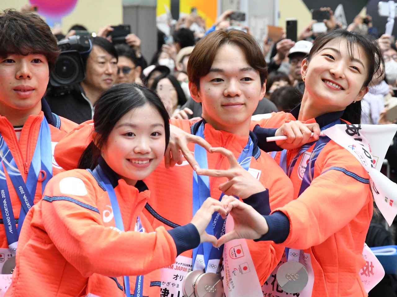 画像: 坂本選手を中心に、絆の深さを感じさせたフィギュアスケート陣