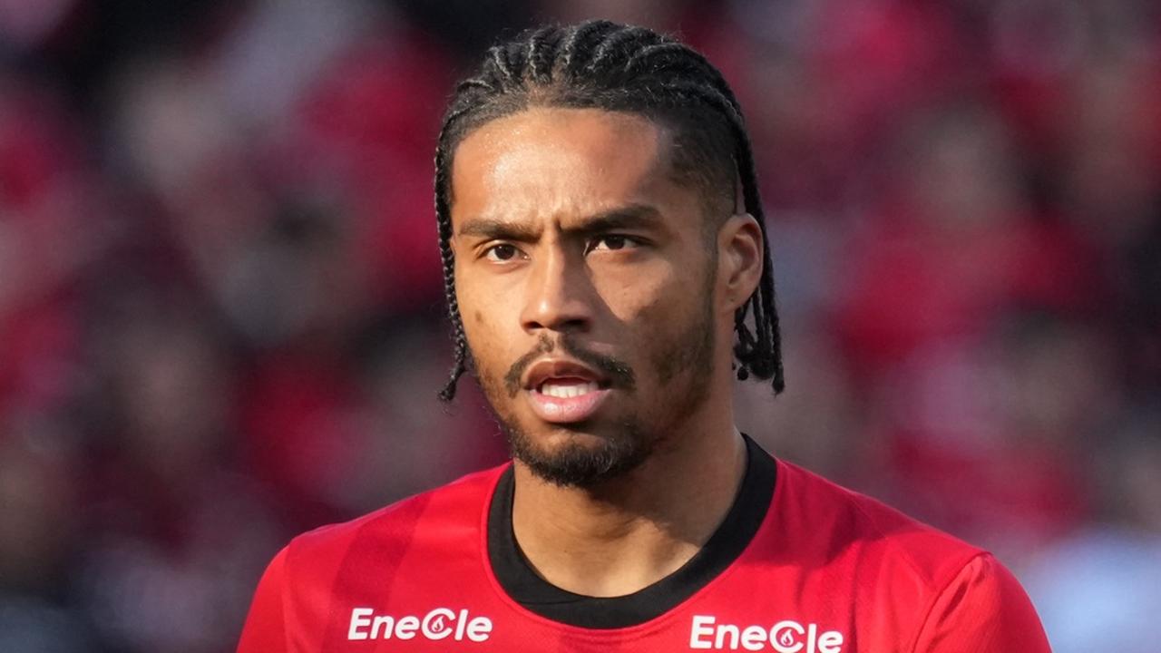 画像: 「SNSで言うのはやめなって言うけど、これでなんで俺が処分されるの？何か発言する権利くらいある」浦和FWオナイウ、判定への不満投稿 - Qoly-Sports＆the Style