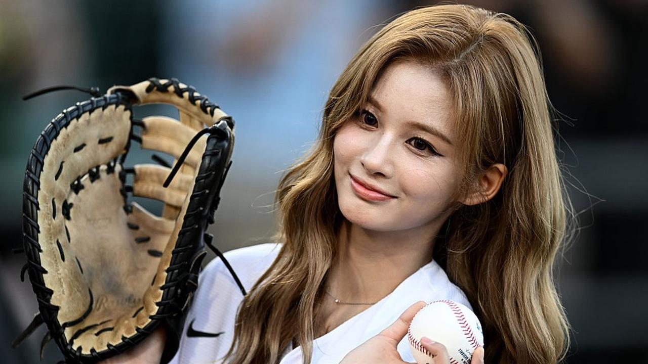画像: 「アーロン・ジャッジを仕留められる」NMIXXソリュンがMLBの始球式に登場！意外な“強肩”が話題に - Qoly-Sports＆the Style