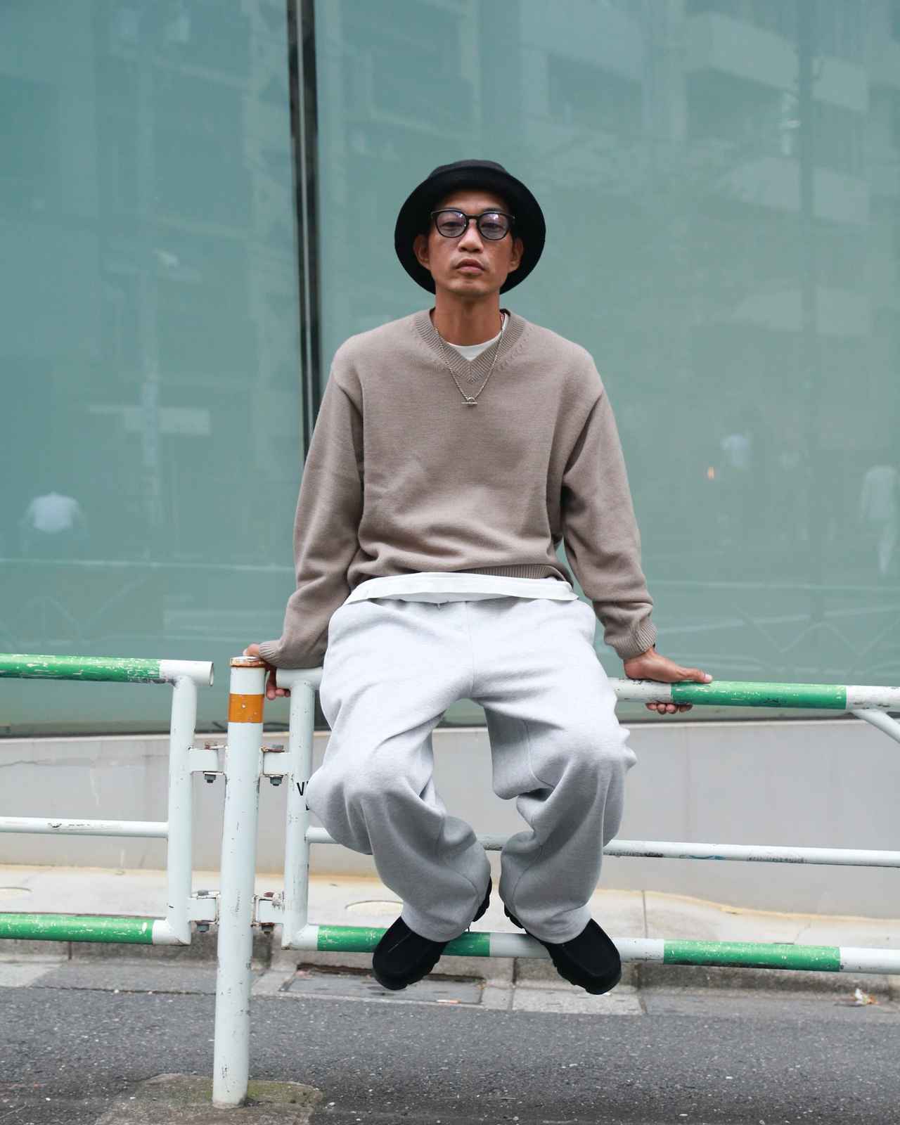 画像: 若作りに見えない！-大人の余裕を演出するアウトドア系ワイドパンツコーデ3選 - Qoly-Sports＆the Style