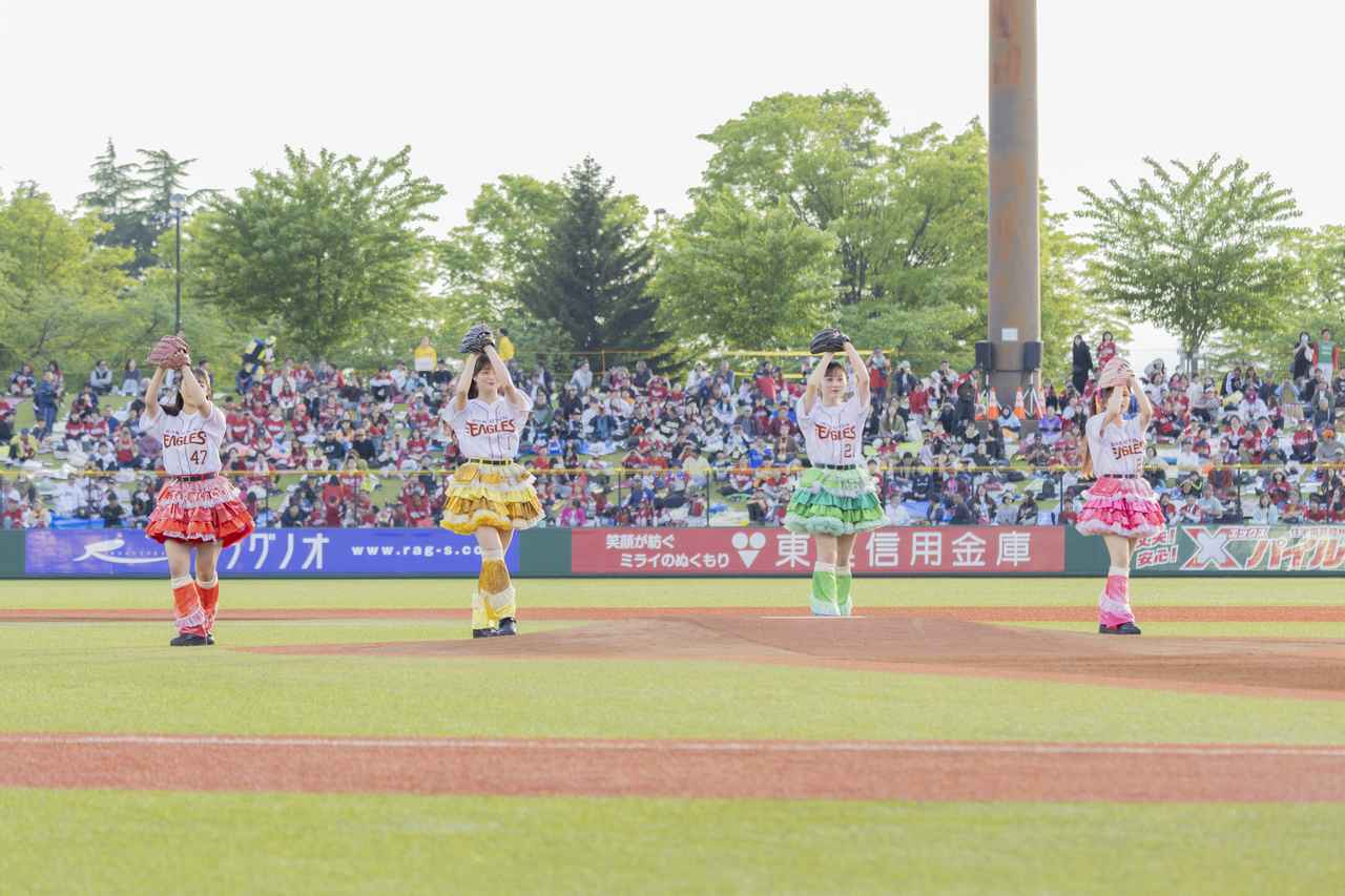 画像8: 楽天『東北シリーズ』に青森のご当地アイドル、りんご娘が登場!ライブパフォーマンスとセレモニアルピッチで球場を沸かせる