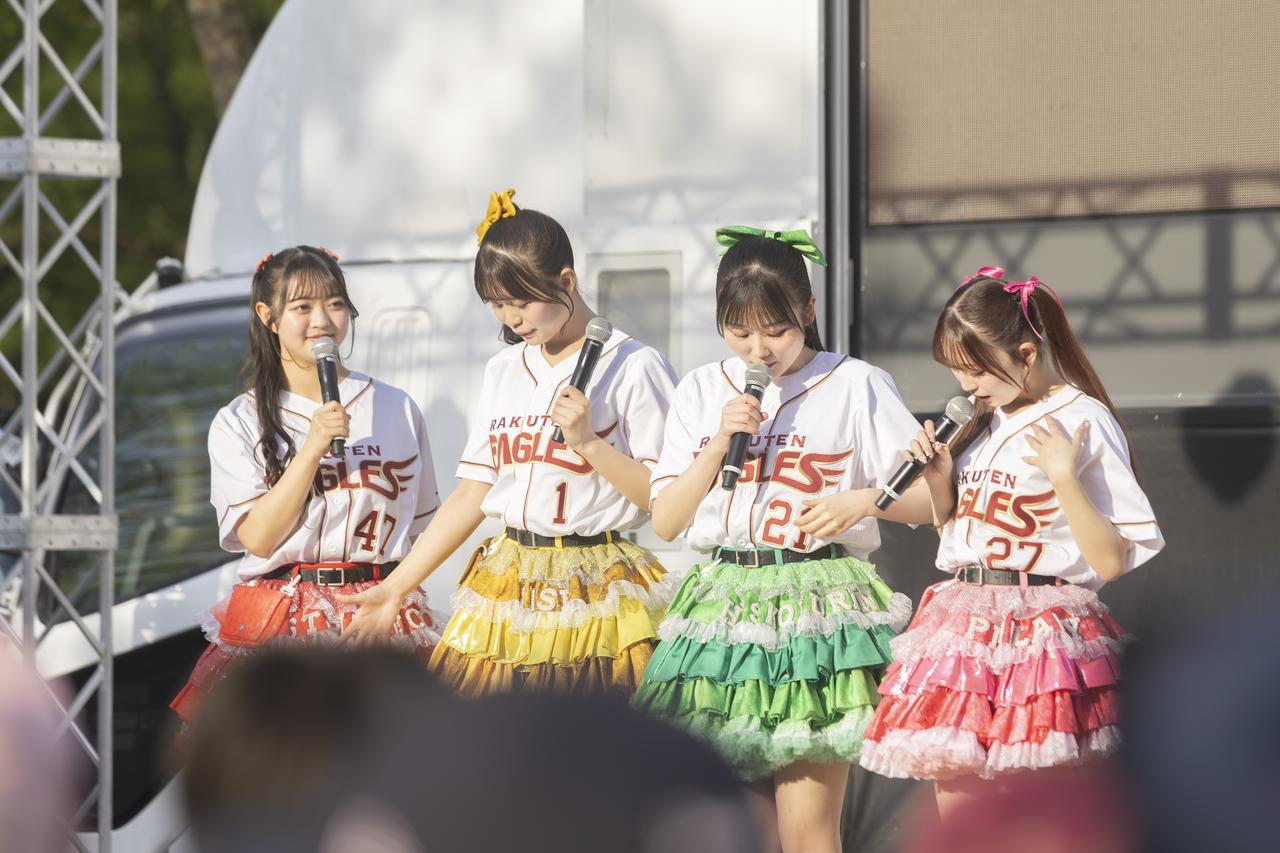 画像4: 楽天『東北シリーズ』に青森のご当地アイドル、りんご娘が登場!ライブパフォーマンスとセレモニアルピッチで球場を沸かせる