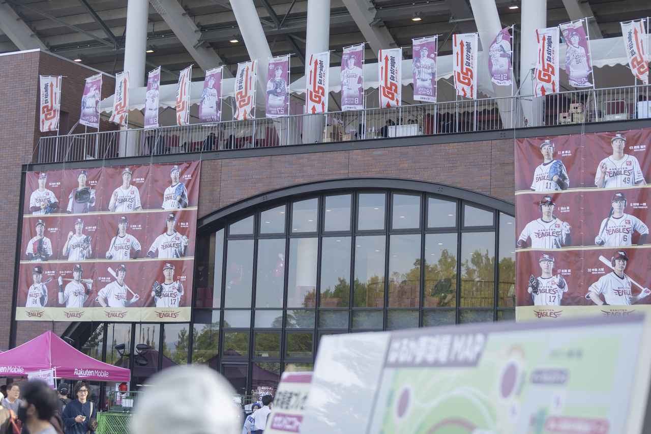 画像2: 楽天『東北シリーズ』に青森のご当地アイドル、りんご娘が登場!ライブパフォーマンスとセレモニアルピッチで球場を沸かせる