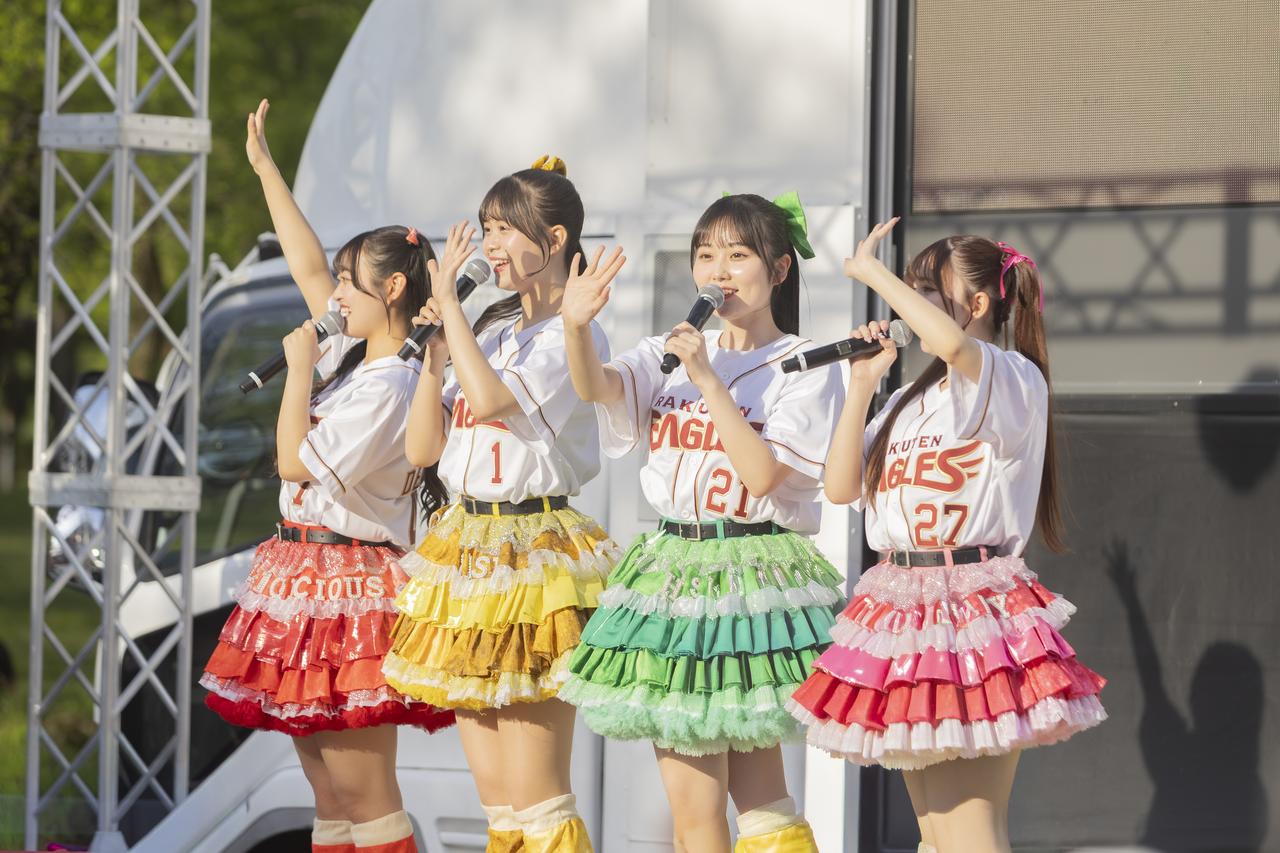 画像5: 楽天『東北シリーズ』に青森のご当地アイドル、りんご娘が登場!ライブパフォーマンスとセレモニアルピッチで球場を沸かせる