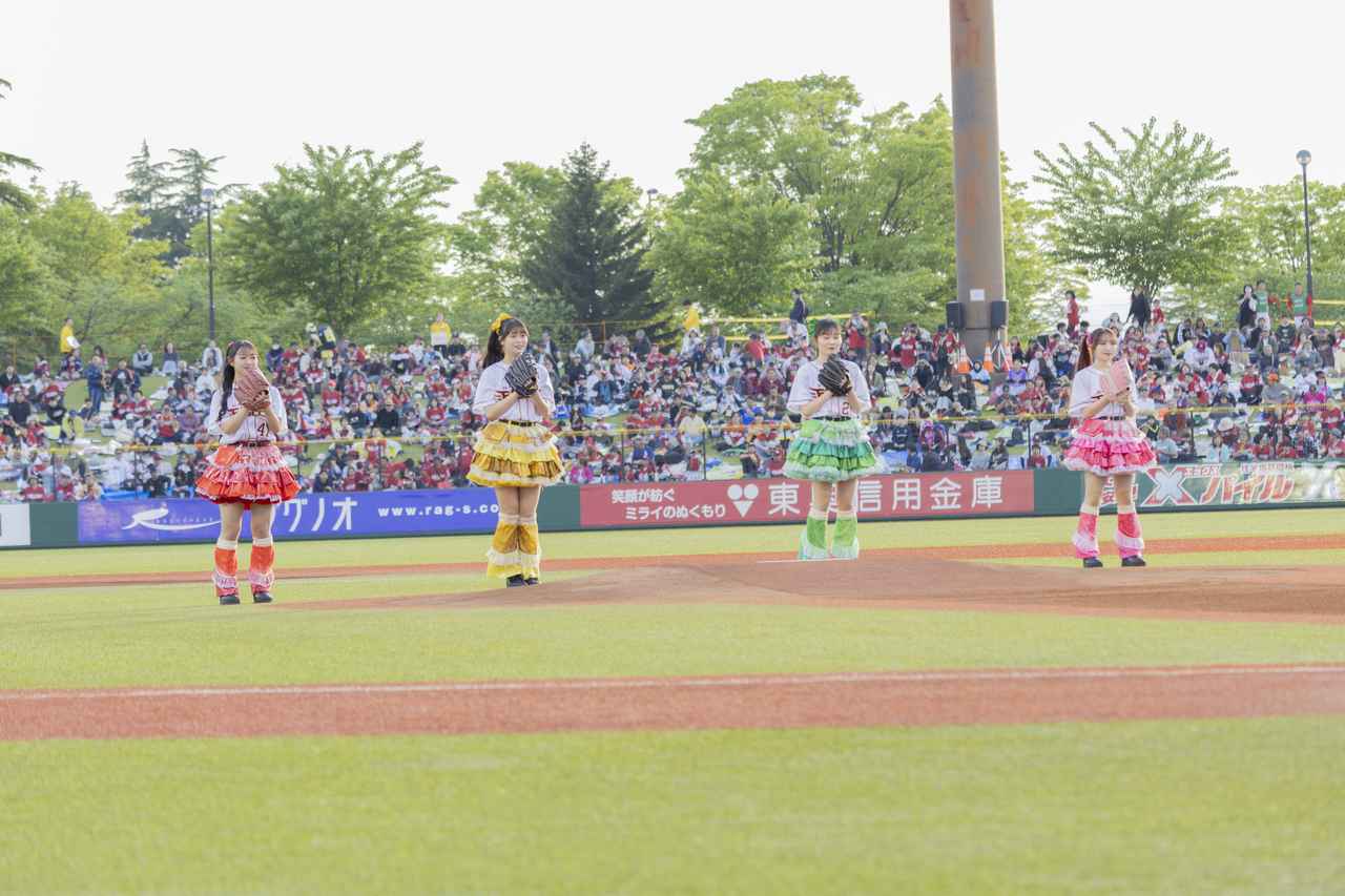 画像7: 楽天『東北シリーズ』に青森のご当地アイドル、りんご娘が登場!ライブパフォーマンスとセレモニアルピッチで球場を沸かせる