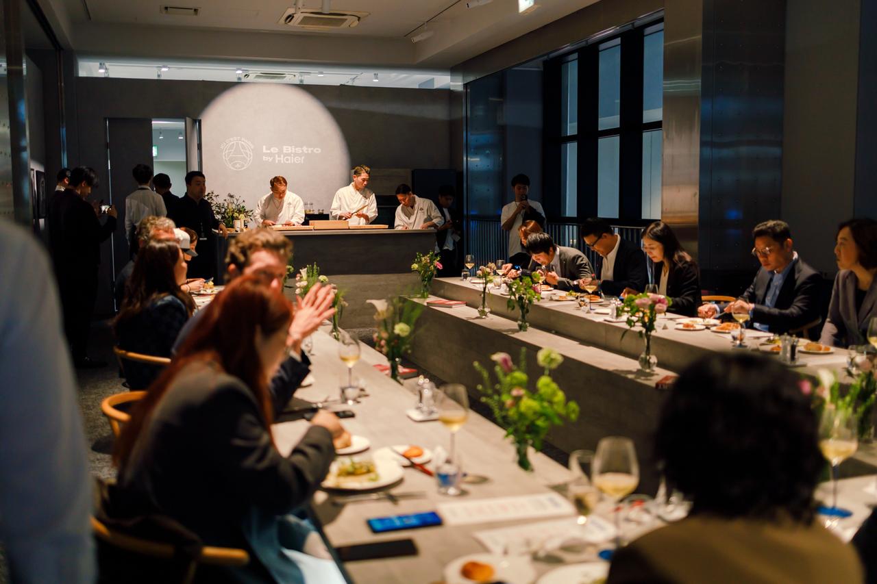 画像: 写真:PSG提供 スペシャルディナーを楽しむ食通の皆さん。