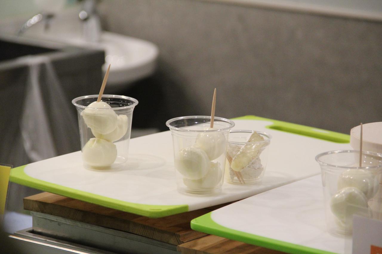 画像: KAMIKAWA KITCHENのチーズ。世界最大級の技術コンテスト WCCC 2026 カマンベール部門で第1位(Best ofClass)を獲得したカマンベール・キヨミも販売された。