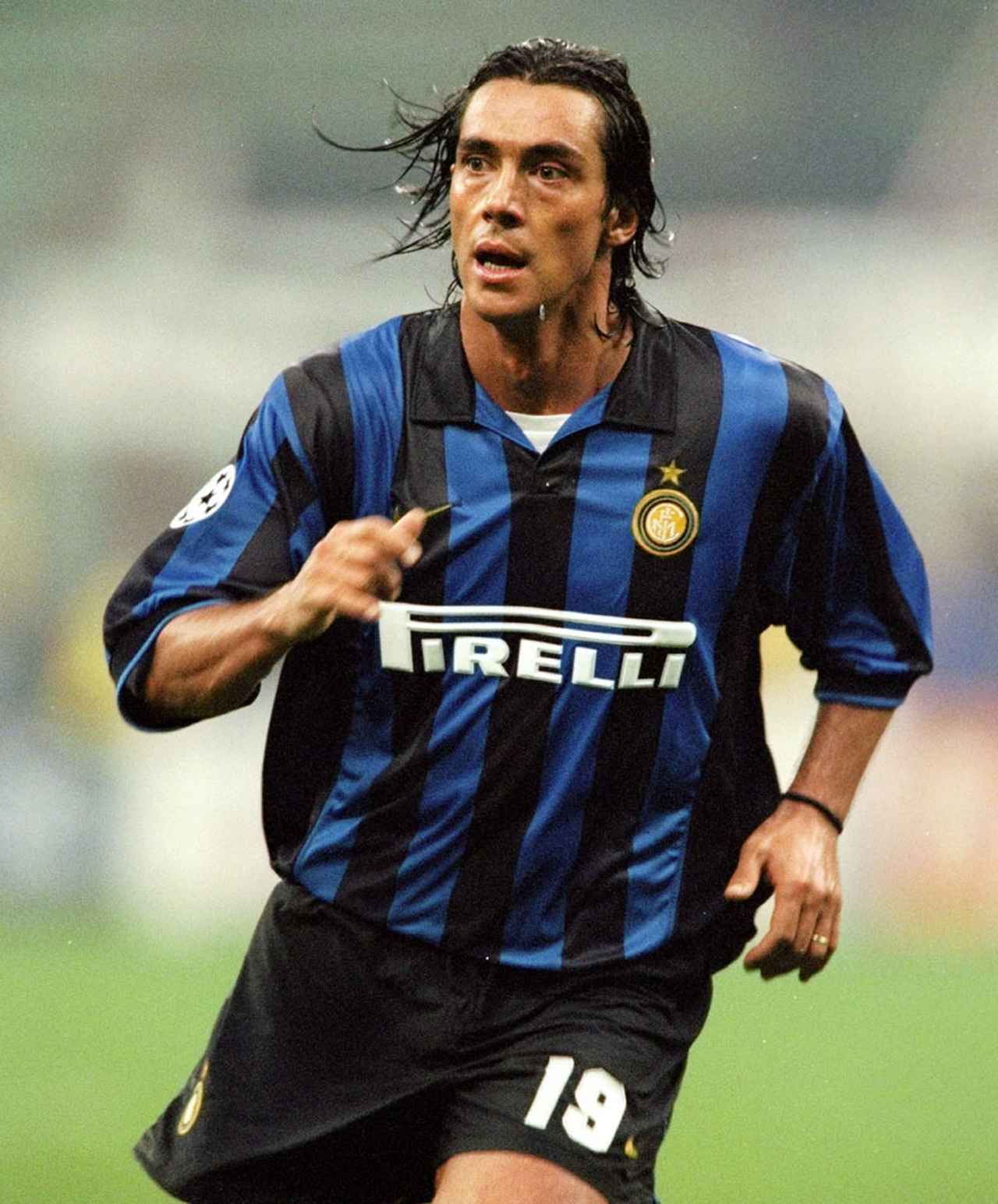 画像: 1998-99シーズンのホームキット (C)Getty Images