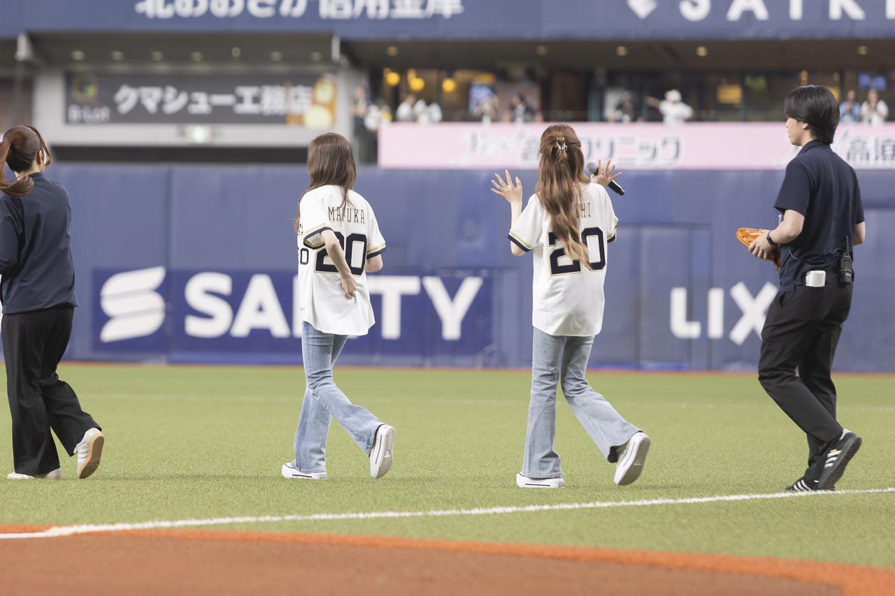 画像1: NiziU・MAYUKAと「野球部のマネージャーが夢だった」MIIHIがオリックスの始球式に登場！「パワーアップした姿を見せたい」と京セラドームライブへの意気込みも明かす