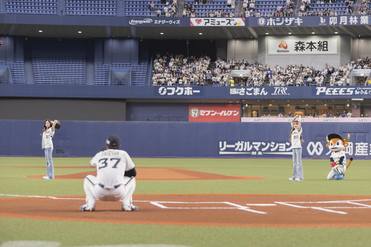 画像3: NiziU・MAYUKAと「野球部のマネージャーが夢だった」MIIHIがオリックスの始球式に登場！「パワーアップした姿を見せたい」と京セラドームライブへの意気込みも明かす