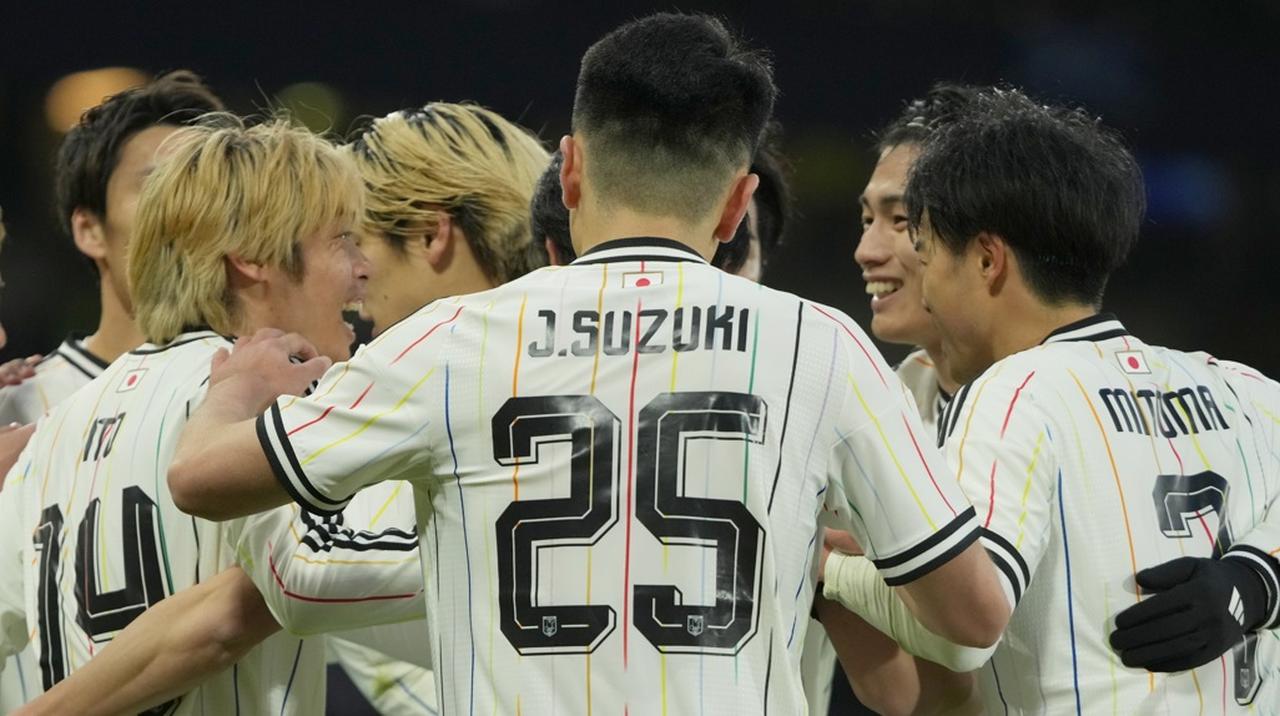 画像: 日本代表、『3人の鈴木』が全員一緒に先発出場!海外でも話題に - Qoly-Sports&the Style