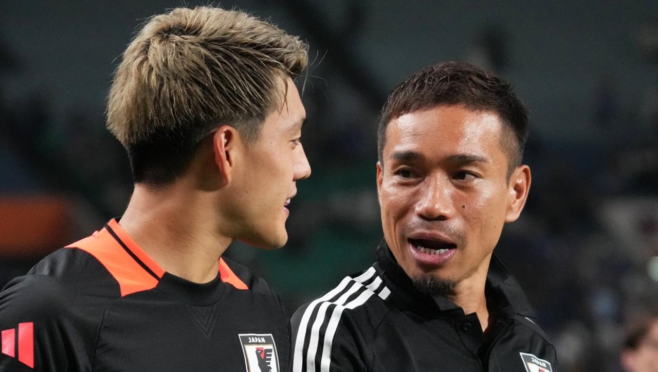 画像: 『ゴキブリ論』で意気投合!39歳長友佑都、5大会連続W杯日本代表入りを真っ先に喜んだのは堂安律 - Qoly-Sports&the Style