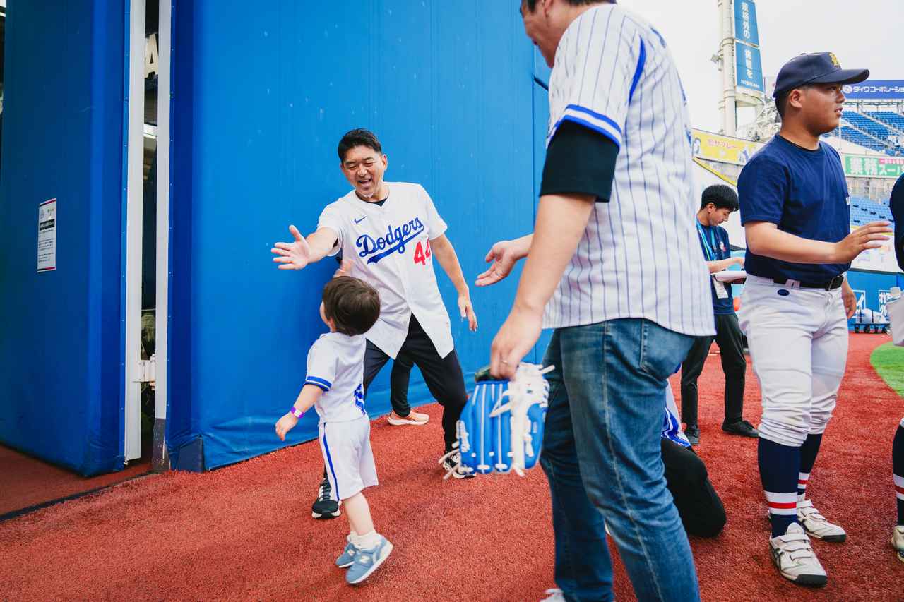 画像: (C)Reiya Kaji「孫に接するような気持ちだった」とイベントを振り返った斎藤氏の、子供たちに野球の魅力を伝えようと、笑顔で接する姿も印象的だった。
