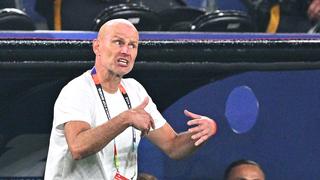 カメラを殴る!カメラマンを蹴る!W杯で28年ぶり快挙のノルウェー代表監督、勝利後の「大暴れ」が話題