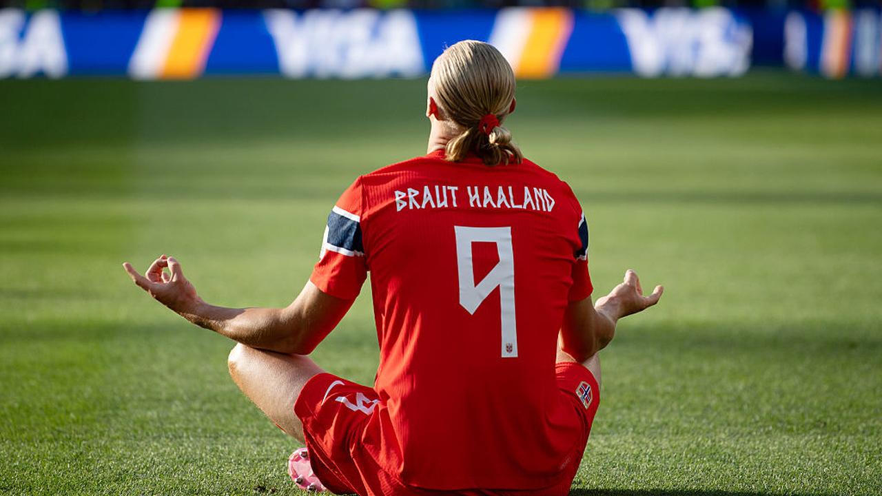 画像: ノルウェー代表ハーランド、W杯の『ユニネーム』表記を“普段”とは変えたワケ - Qoly-Sports＆the Style