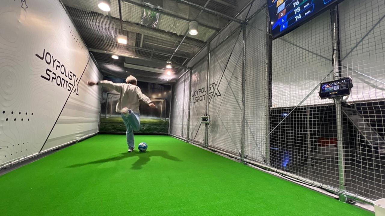 画像1: Jリーグで人気のシュート体験「シューソク」、東京・お台場『ジョイポリススポーツX』に初の常設導入!映像エフェクトがすごい