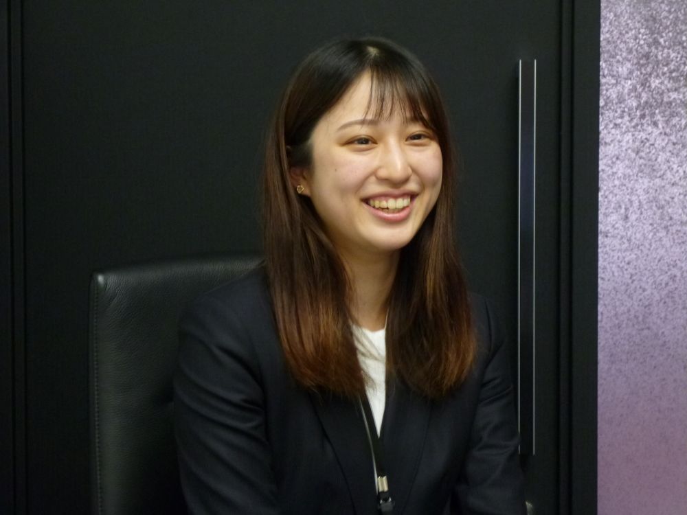 画像: 臼井さんと同じ部署に所属する波多野 実優さん(C)向山純平