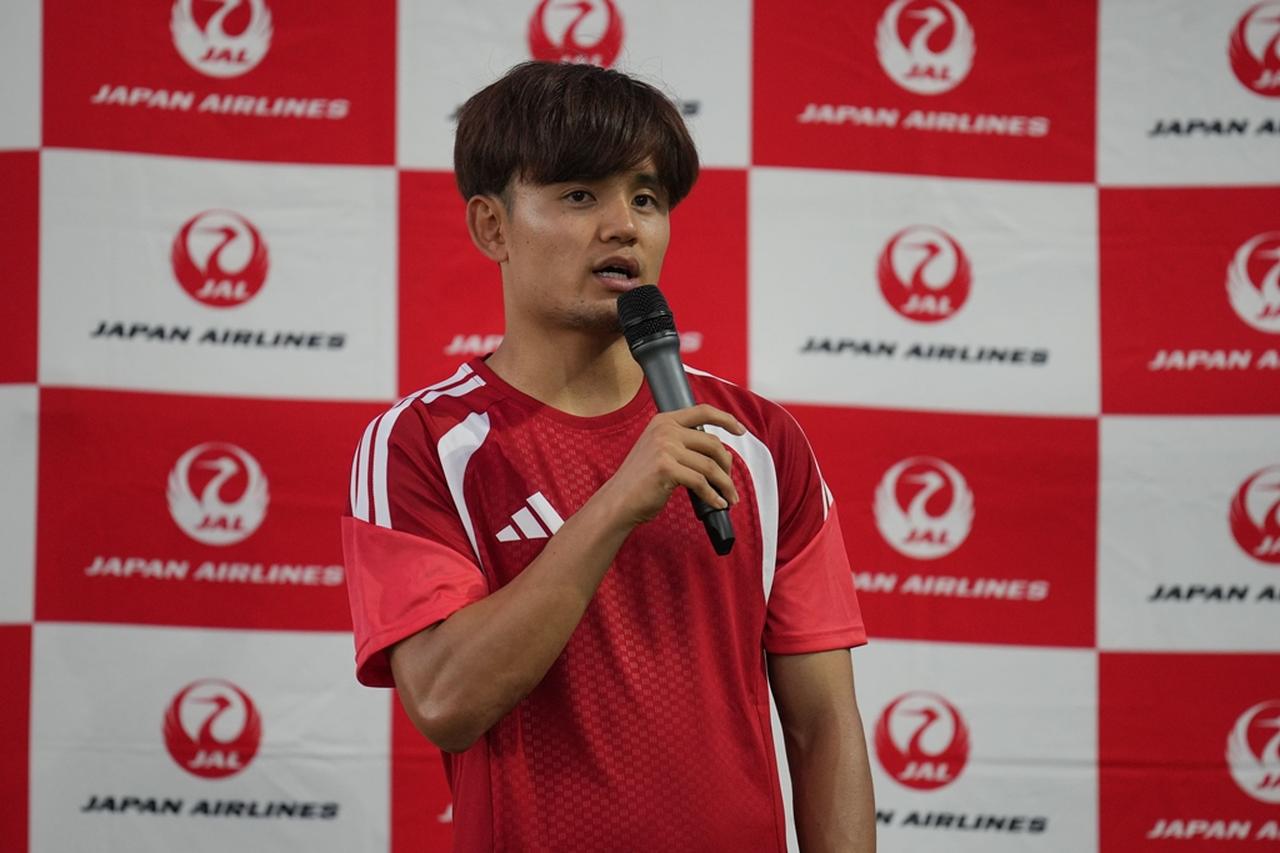 画像4: 久保建英、思い出のグラウンドでJALとサッカークリニック開催!良いパスを出す秘訣は「受け手が次に何をしたいかを考えること」