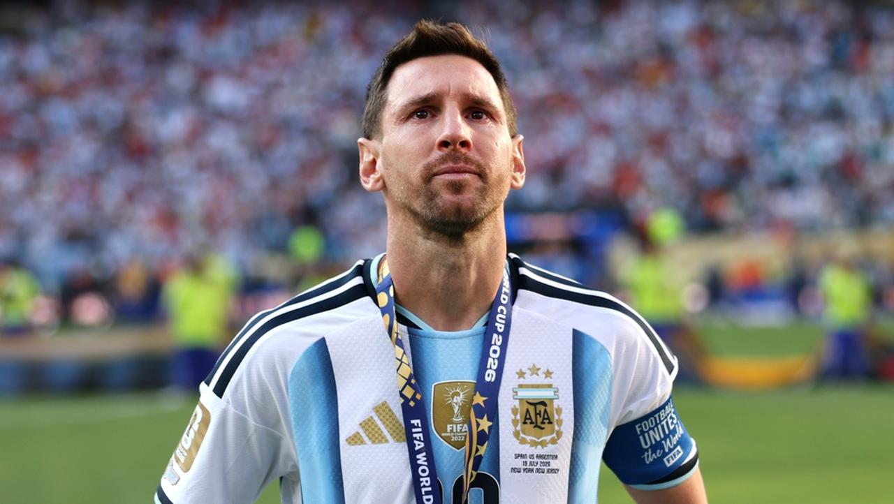 画像: 涙の39歳メッシ、W杯連覇ならずで『時代の終わり』…「銀メダルを外さなかったのは正しい判断」と地元紙 - Qoly-Sports&the Style