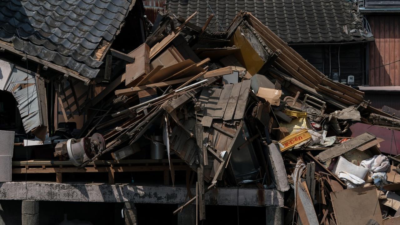 画像: 熊本地震で最大震度7…巻誠一郎さん、片付けや避難所の物資搬入を手伝う 「被害の大きさを改めて実感…避難所もみんな知人ばかり」 - Qoly-Sports&the Style