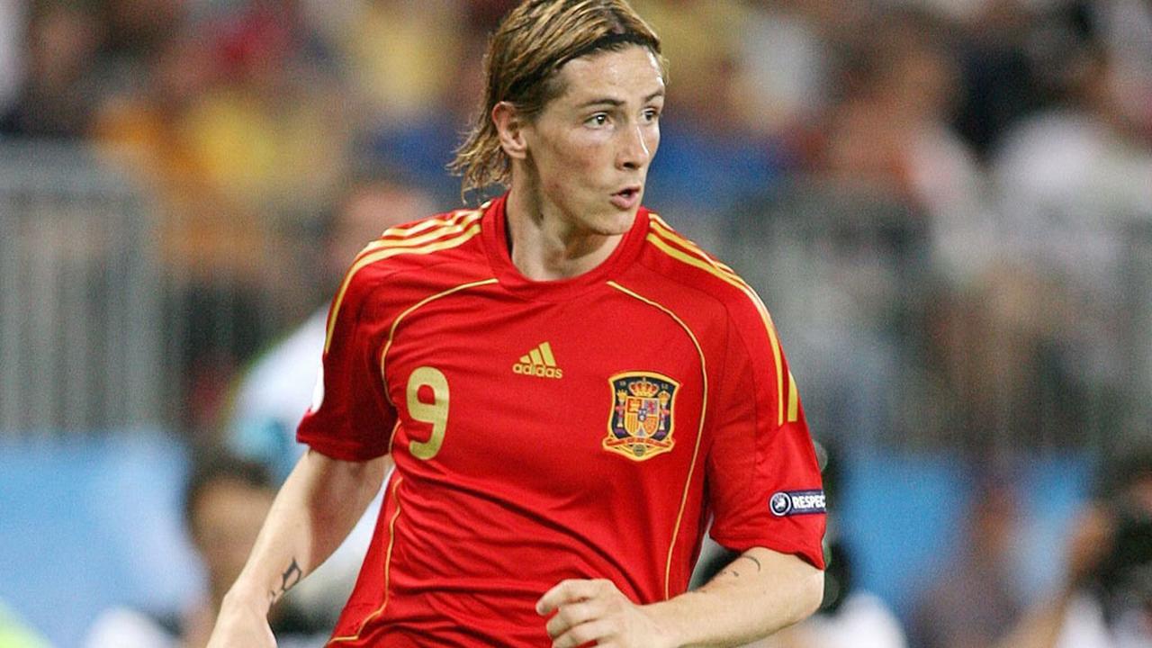 画像: スペイン代表、歴代最高「赤いユニフォーム」6選！美しき“La Roja”の軌跡 - Qoly-Sports＆the Style