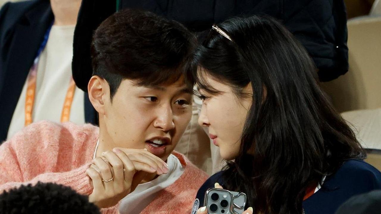 画像: 韓国代表イ・ガンイン、CL決勝前に美人彼女とテニス観戦!財閥令嬢で2歳年上 - Qoly-Sports&the Style