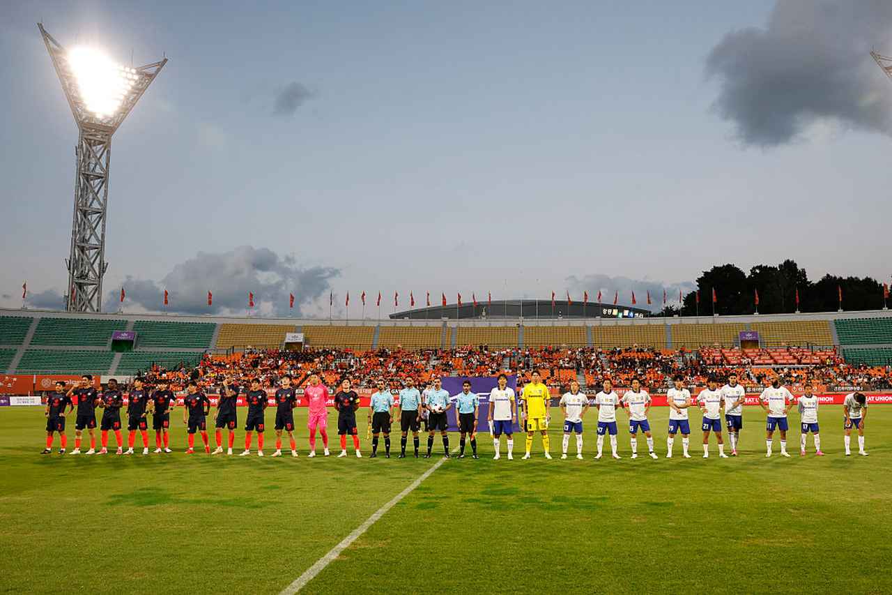 画像: 審判陣は沈黙、江原FCは説明を要求
