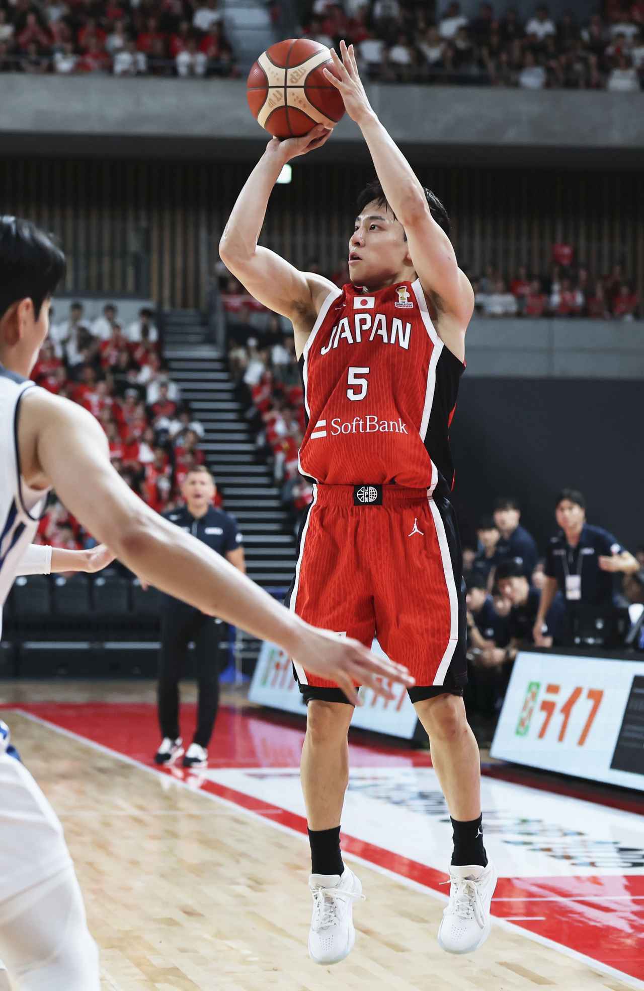 画像: 日本―韓国 第1クオーター、3点シュートを決める河村=有明アリーナ